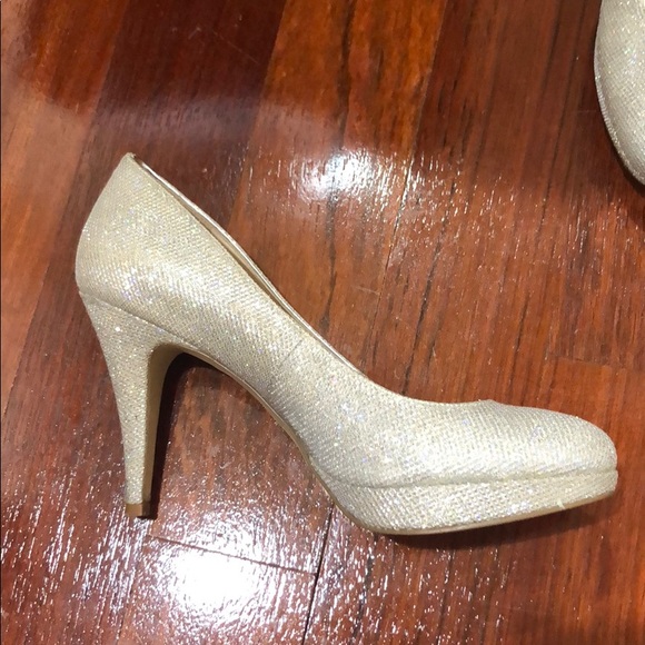 Sparkly silver pumps - Picture 2 of 2